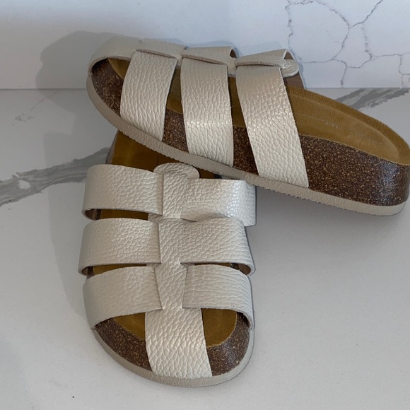 INTENTIONALLY BLANK Cream Textured Sandals - Picture 2 of 5